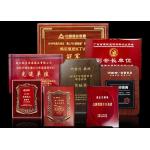 Solid Wooden Shield Plaque 3D Engraving Soldier Souvenirs With Leather Box