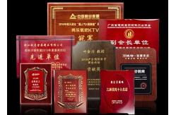 China Solid Wooden Shield Plaque 3D Engraving Soldier Souvenirs With Leather Box supplier