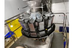 China Automatic Waterproof 10 Head Weigher Cherry Tomato Weighing For Plastic Tray supplier