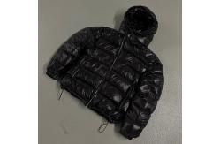 China Seamless Fusing Streetwear Puffer Jacket Winter Shiny Polyester Padded Jacket Stylish supplier
