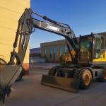 4 Cylinder Compact Mini Excavator Electric Hydraulic Excavator With Isuzu Engine for sale