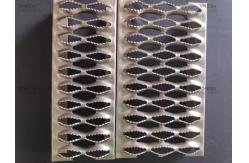 China High Strength  Silver Diamond Hole Grip Strut Safety Grating 300mm Width supplier