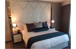 China Elegant 5 Star Luxury Hotel Bedroom Furniture Sets With Metal Frame supplier