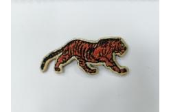 China Washable Customized Embroidered Cloth Patches Heat Transfer Labels For Clothes supplier