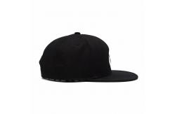 China Unisex Flat Brim Snapback Cap Embossed Pattern Plastic Buckle ODM supplier