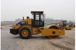 China Walk behind SEM 522 Soil Compactor machine Reliability Operation supplier