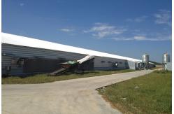 China Pre Engineered Steel Chicken House Q355B Sqaure Tube And H Section supplier