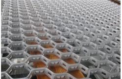 China SS AISI310S Stainless Steel Hex Mesh Refractory 50X50mm Mesh supplier