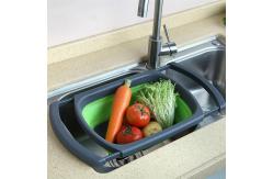 China Collapsible Over the Sink Silicone Colander With Long  Handle Kitchen Folding Strainer supplier