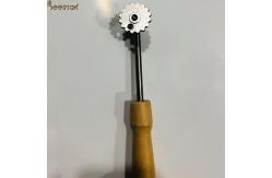 China Beekeeper Beehive Tools Wooden Handle Spur Embedder With Small Gear For Beekeeping supplier
